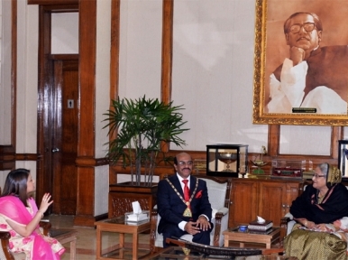 হাসিনার সাথে সাক্ষাৎ করলেন লন্ডনের ব্রেন্ট বারা কাউন্সিলের মেয়র পারভেজ আহমেদ